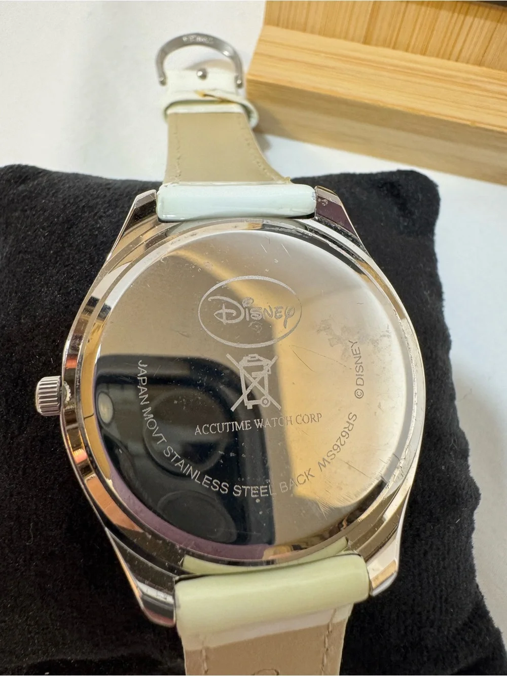 Disney Women’s Minnie Mouse White Patent Strap Watch with Crystal Bezel